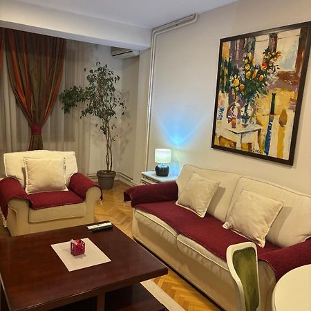 Lovely Square Apartment Purple Velvet 스코페 외부 사진