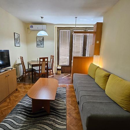 Lovely Square Apartment Purple Velvet 스코페 외부 사진