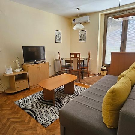 Lovely Square Apartment Purple Velvet 스코페 외부 사진