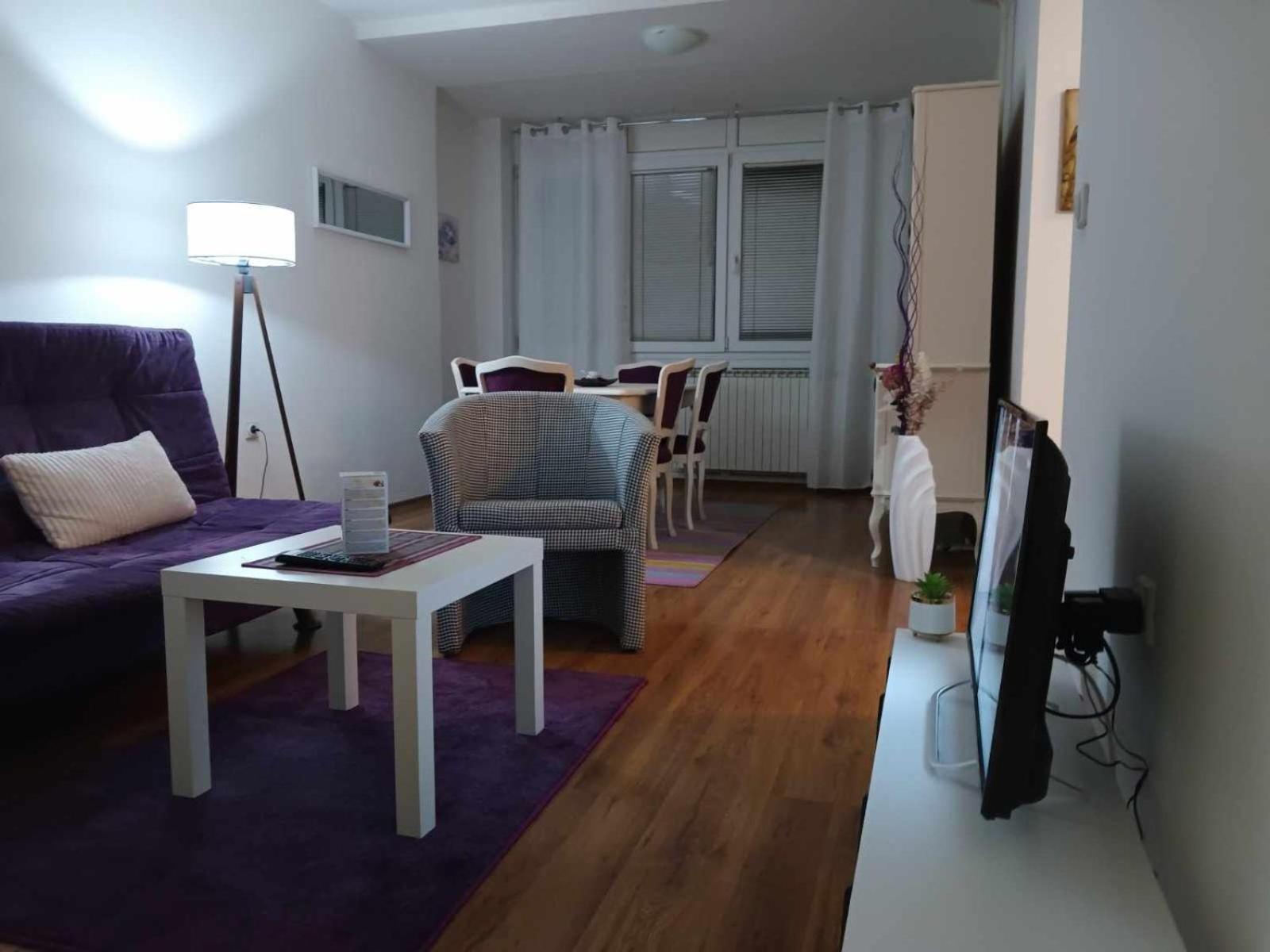 Lovely Square Apartment Purple Velvet 스코페 외부 사진
