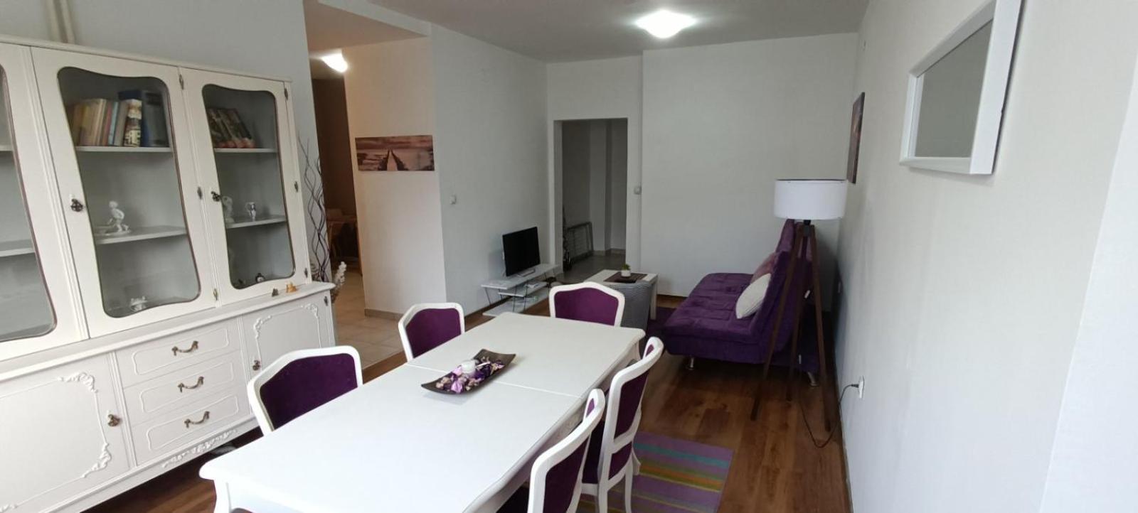 Lovely Square Apartment Purple Velvet 스코페 외부 사진