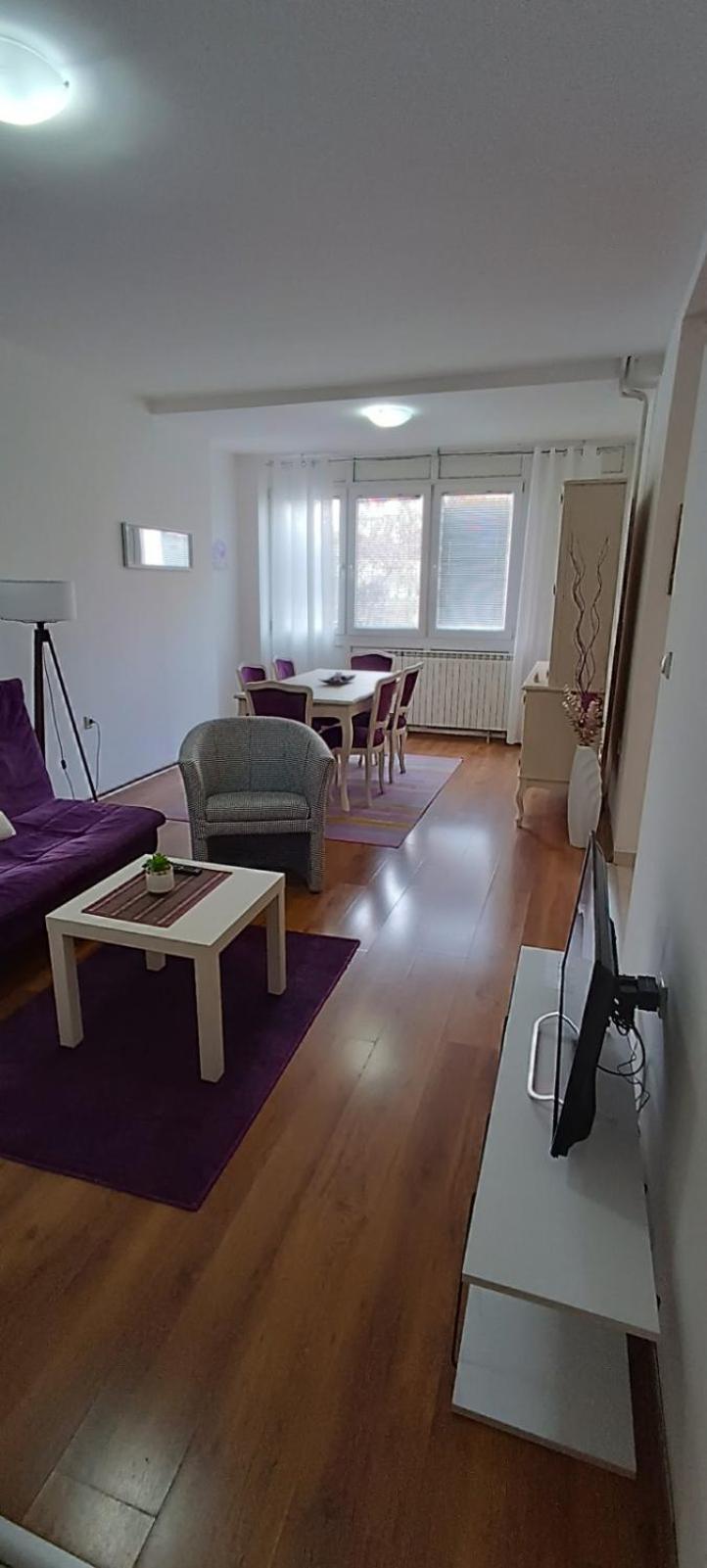 Lovely Square Apartment Purple Velvet 스코페 외부 사진