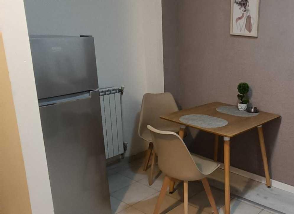 Lovely Square Apartment Purple Velvet 스코페 외부 사진