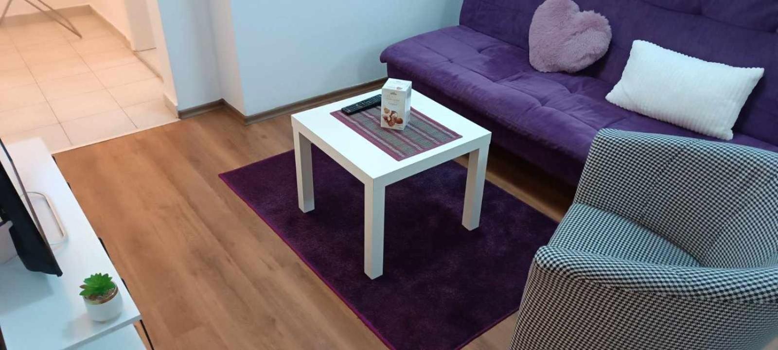Lovely Square Apartment Purple Velvet 스코페 외부 사진