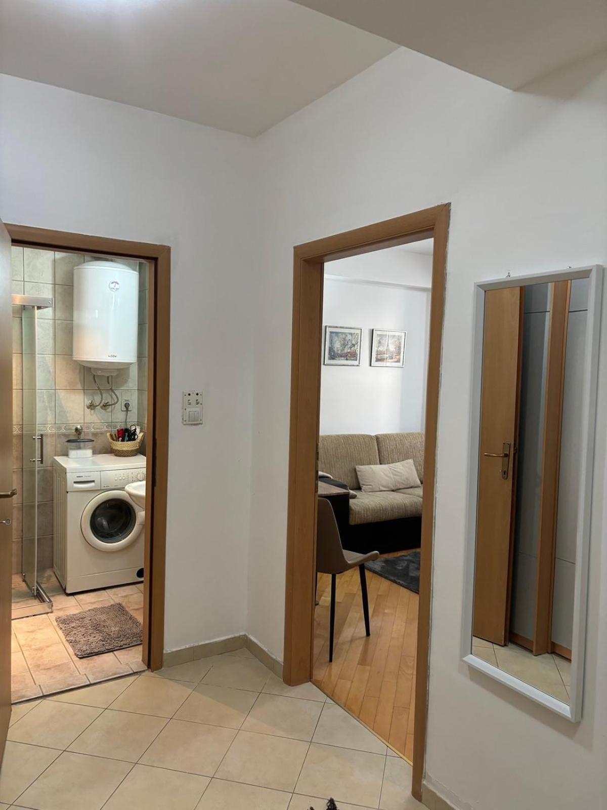 Lovely Square Apartment Purple Velvet 스코페 객실 사진