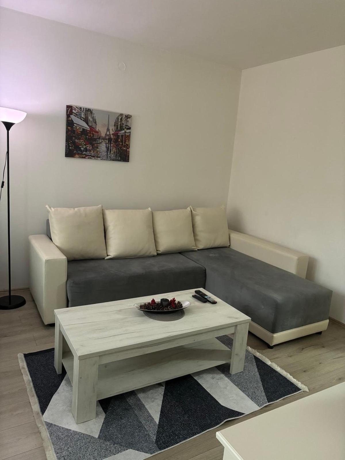 Lovely Square Apartment Purple Velvet 스코페 외부 사진