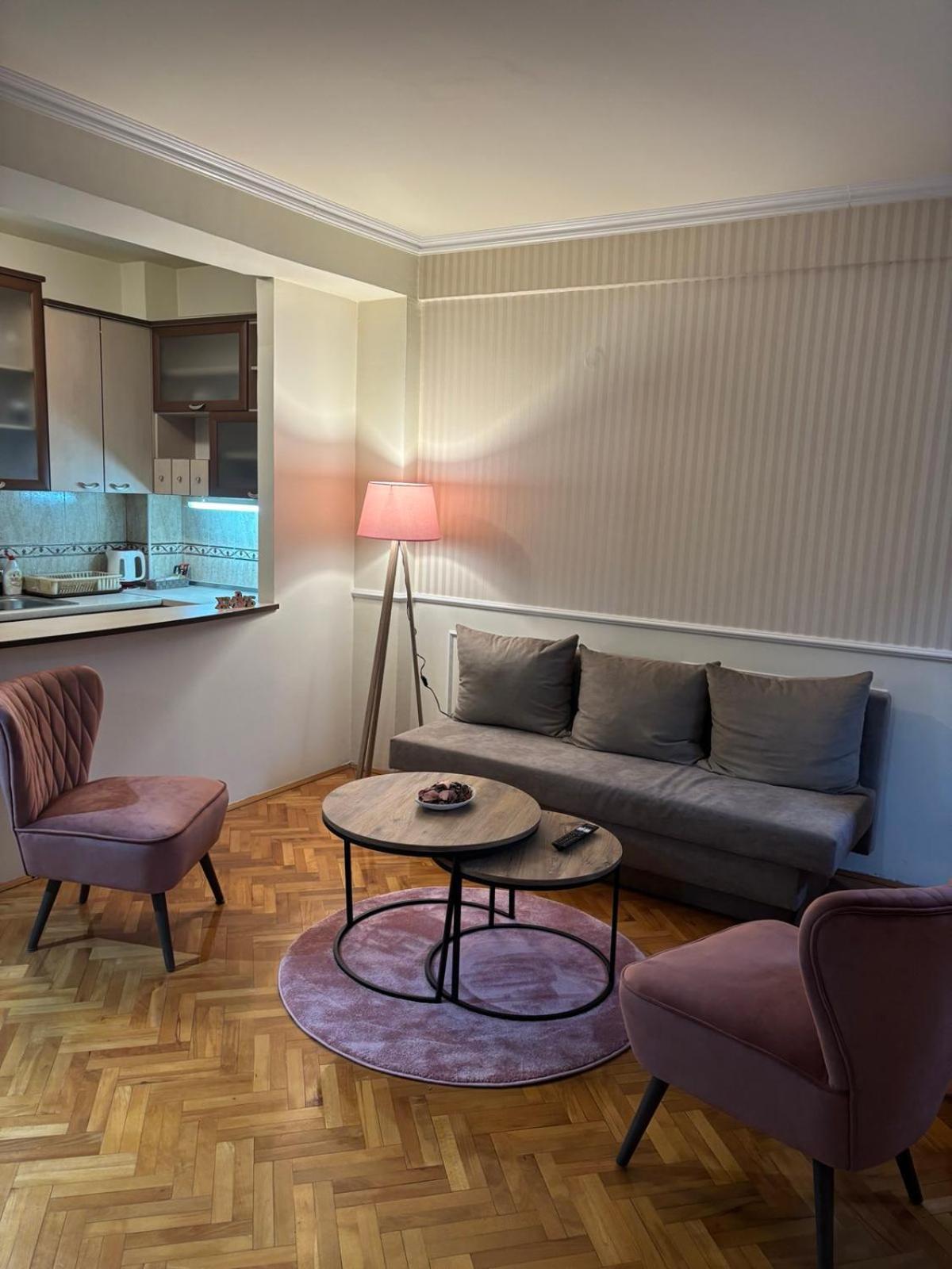 Lovely Square Apartment Purple Velvet 스코페 외부 사진