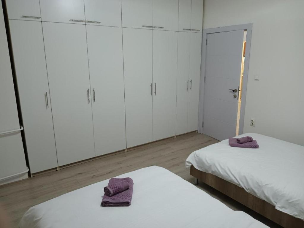Lovely Square Apartment Purple Velvet 스코페 객실 사진