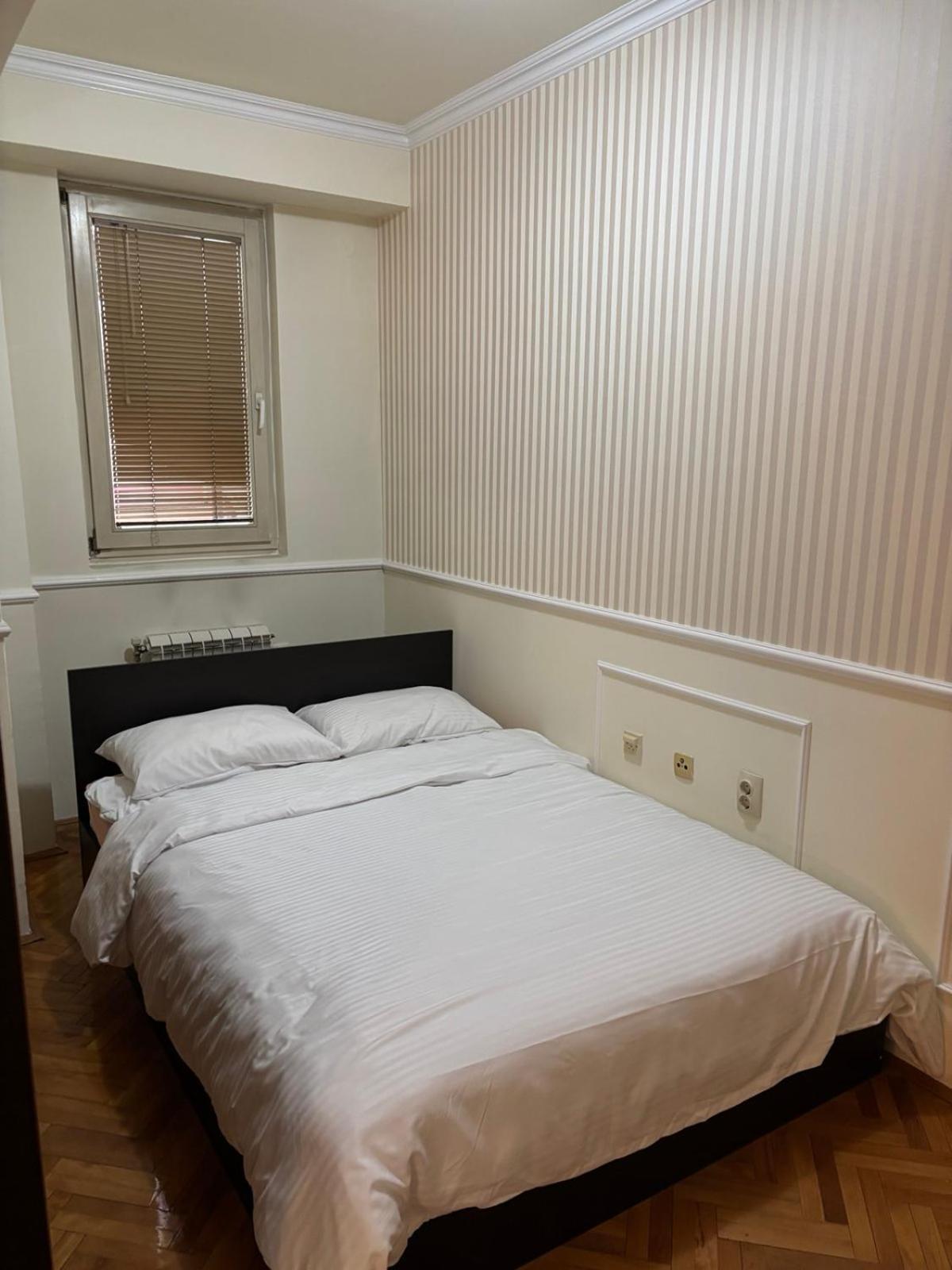 Lovely Square Apartment Purple Velvet 스코페 객실 사진