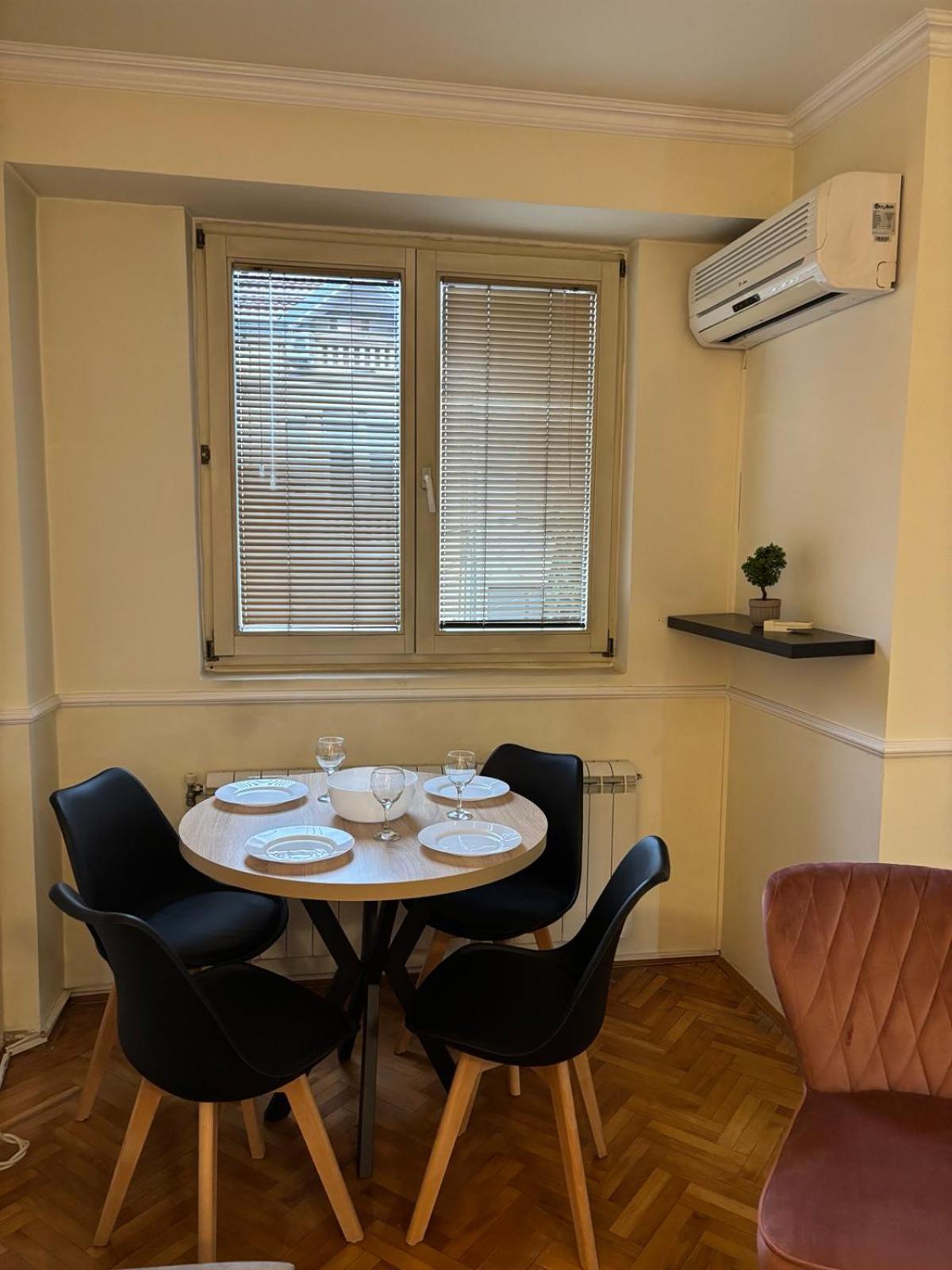 Lovely Square Apartment Purple Velvet 스코페 외부 사진