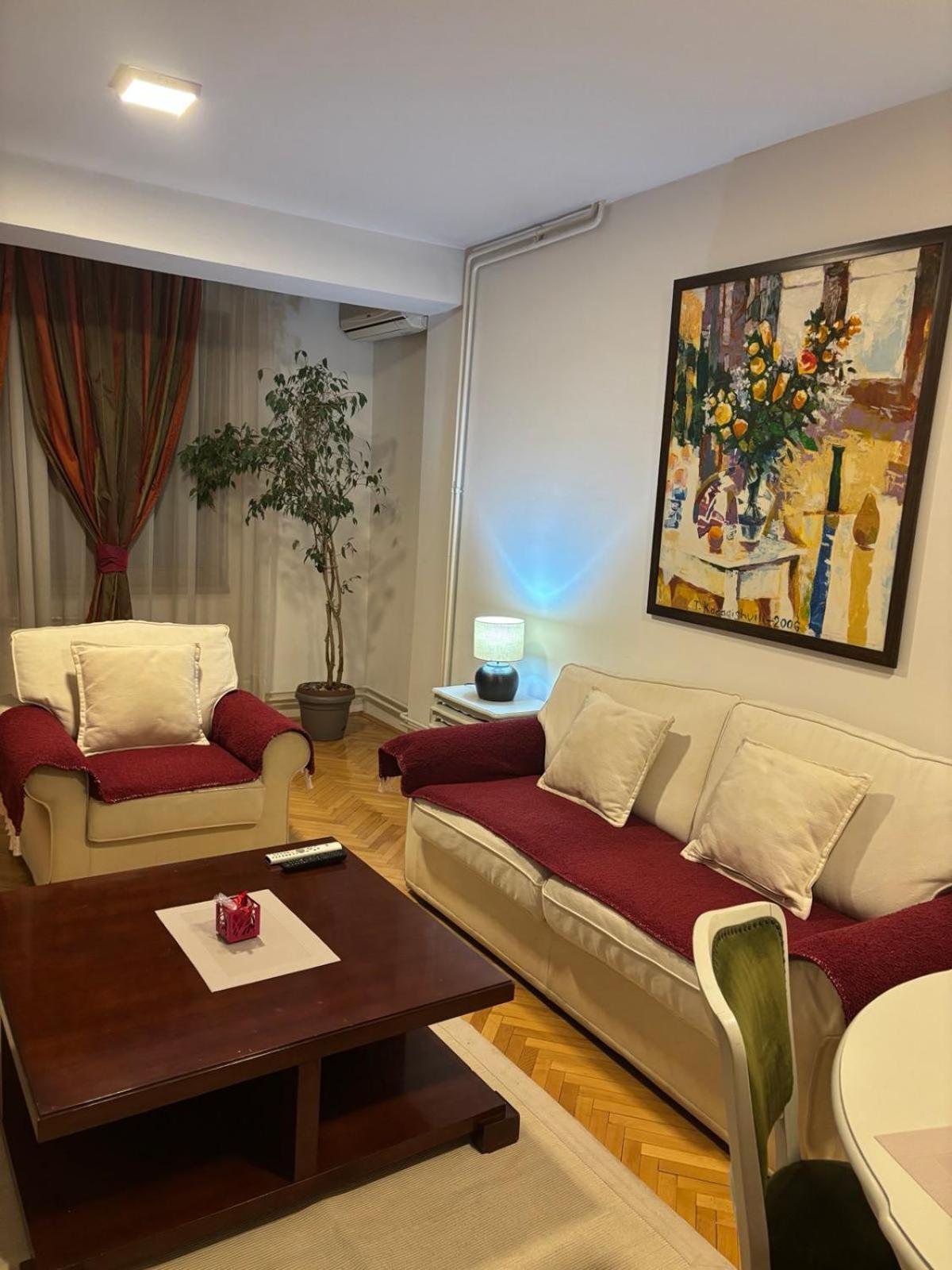 Lovely Square Apartment Purple Velvet 스코페 외부 사진