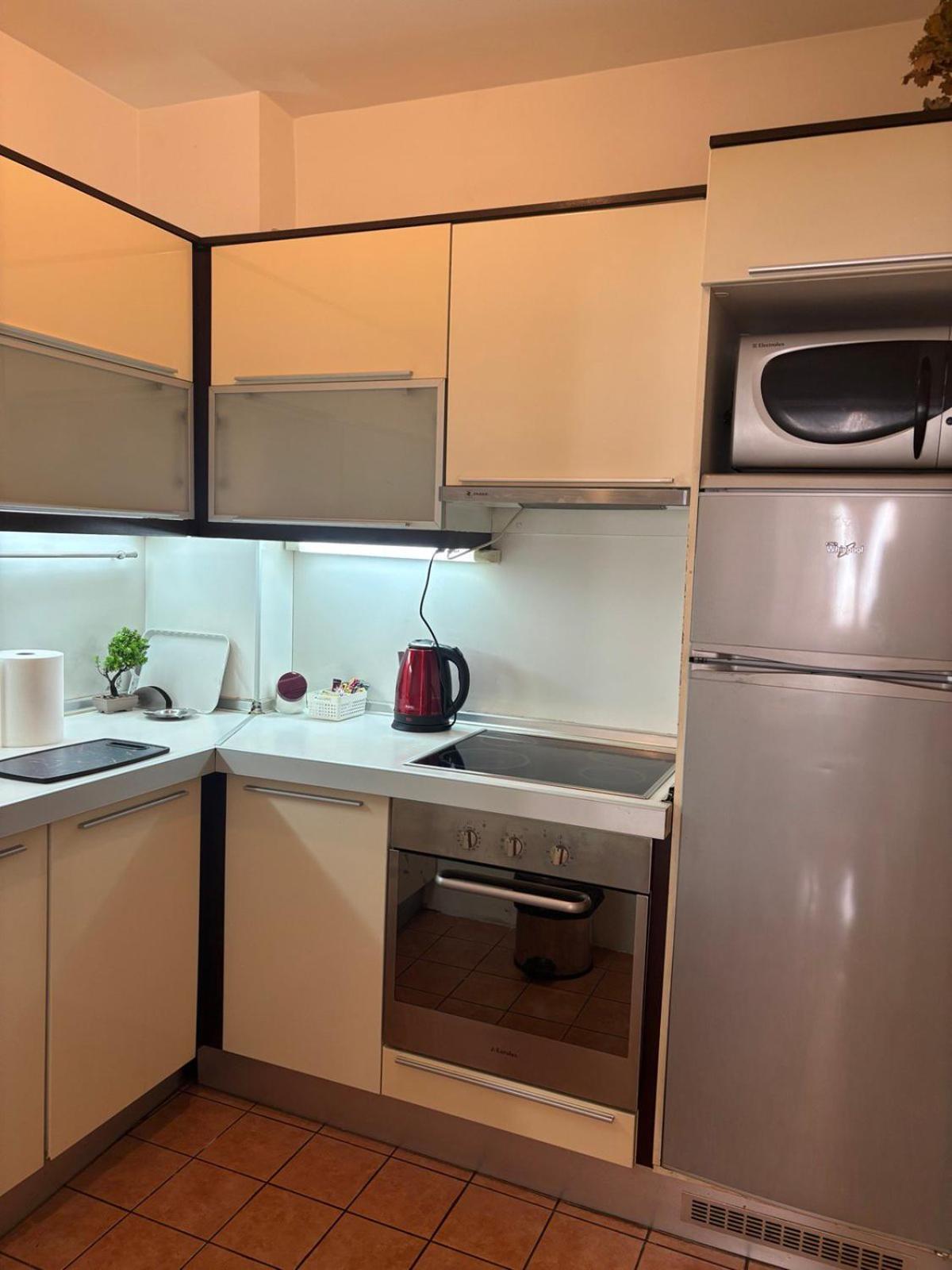 Lovely Square Apartment Purple Velvet 스코페 객실 사진