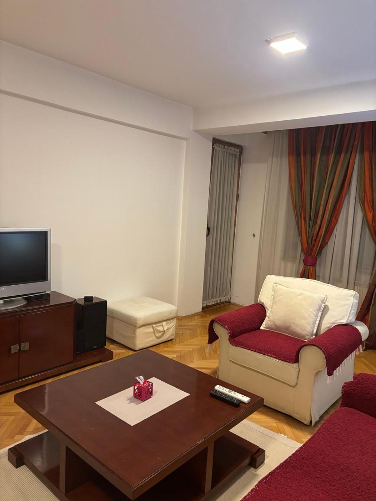 Lovely Square Apartment Purple Velvet 스코페 외부 사진
