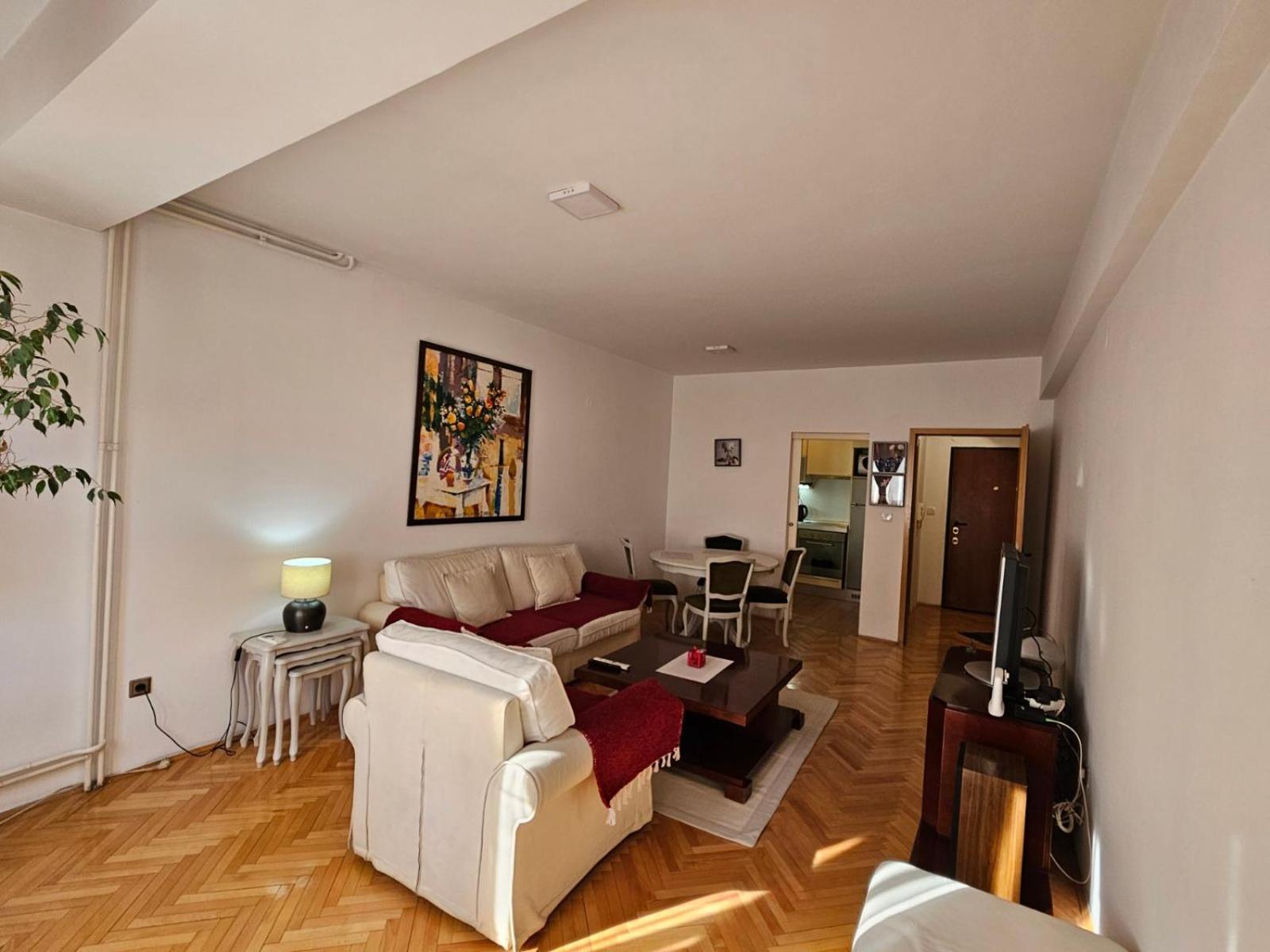 Lovely Square Apartment Purple Velvet 스코페 외부 사진