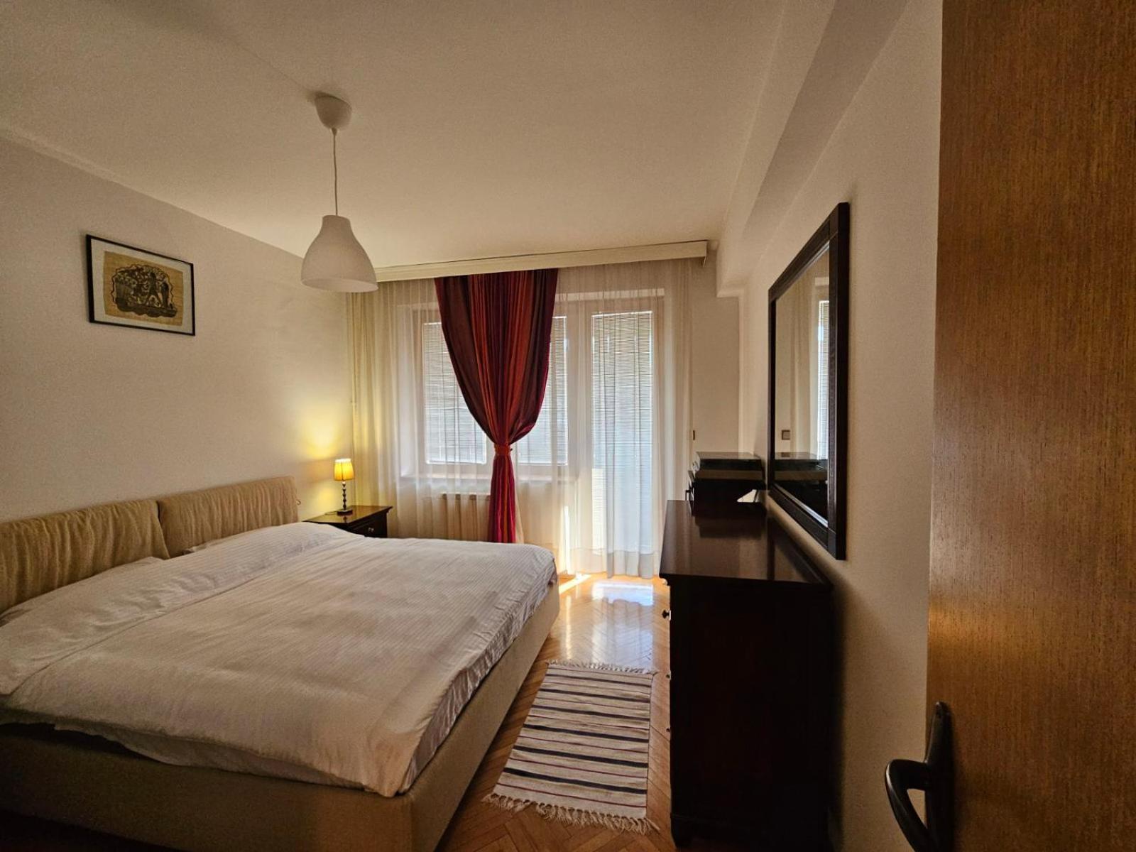Lovely Square Apartment Purple Velvet 스코페 외부 사진