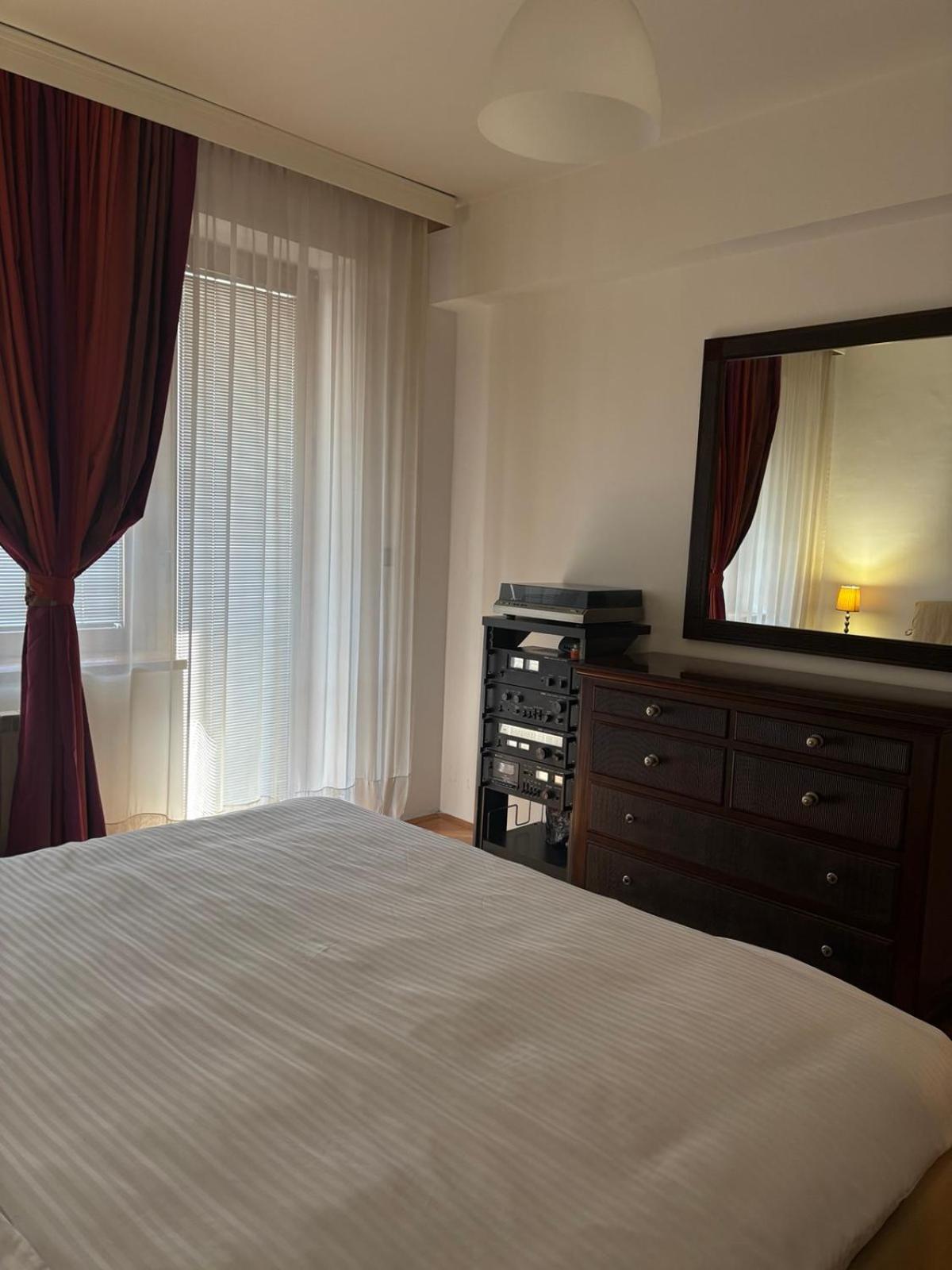 Lovely Square Apartment Purple Velvet 스코페 객실 사진
