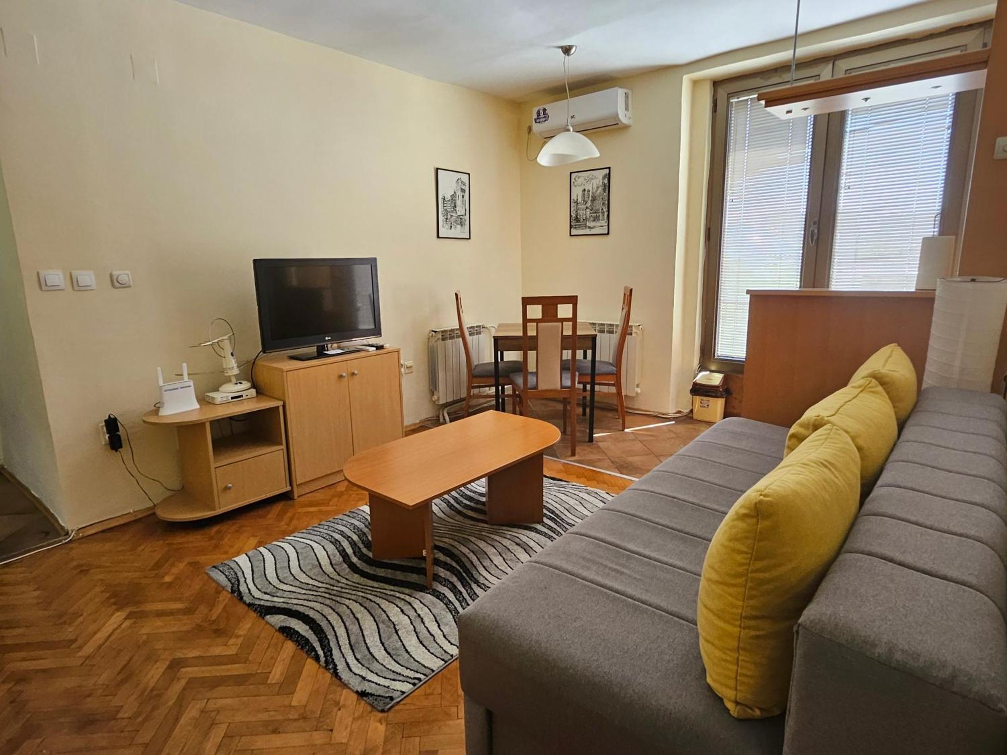 Lovely Square Apartment Purple Velvet 스코페 외부 사진
