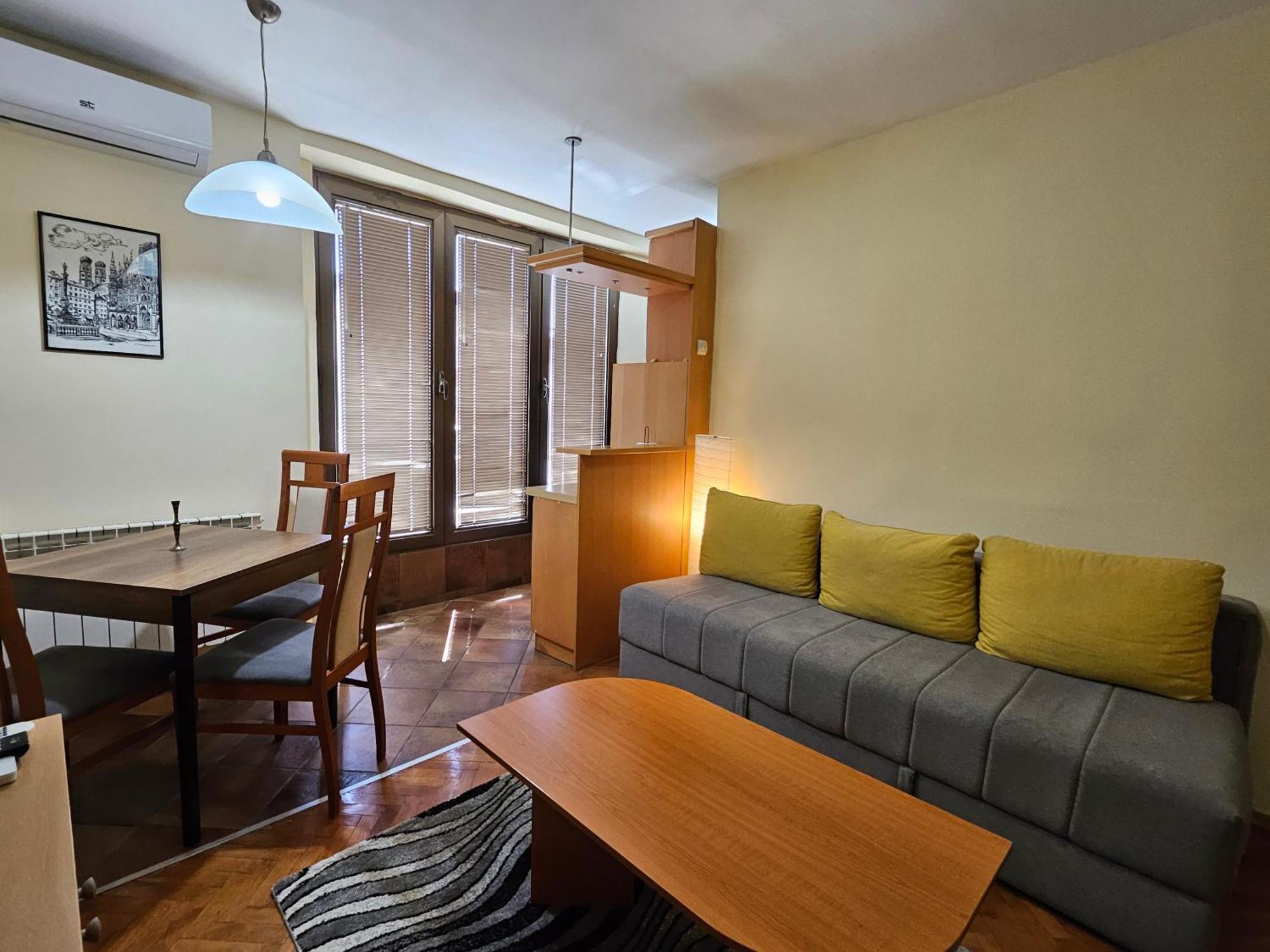 Lovely Square Apartment Purple Velvet 스코페 외부 사진